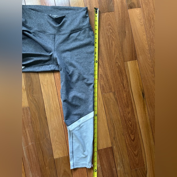 Old Navy Active Leggings - Picture 5 of 7